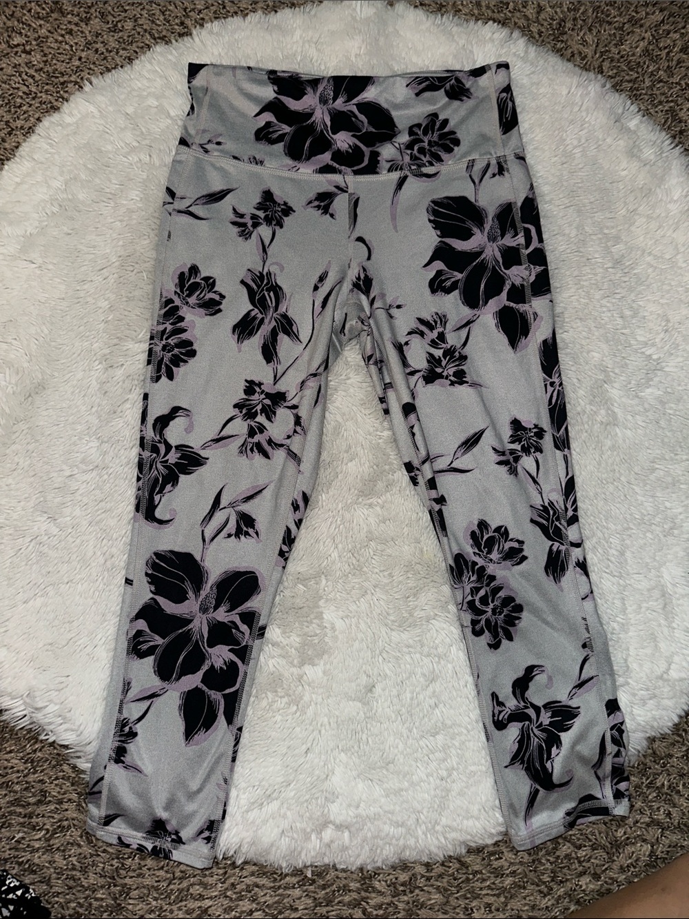 ✨GLEAMING✨ Athleta Silver Floral Leggings